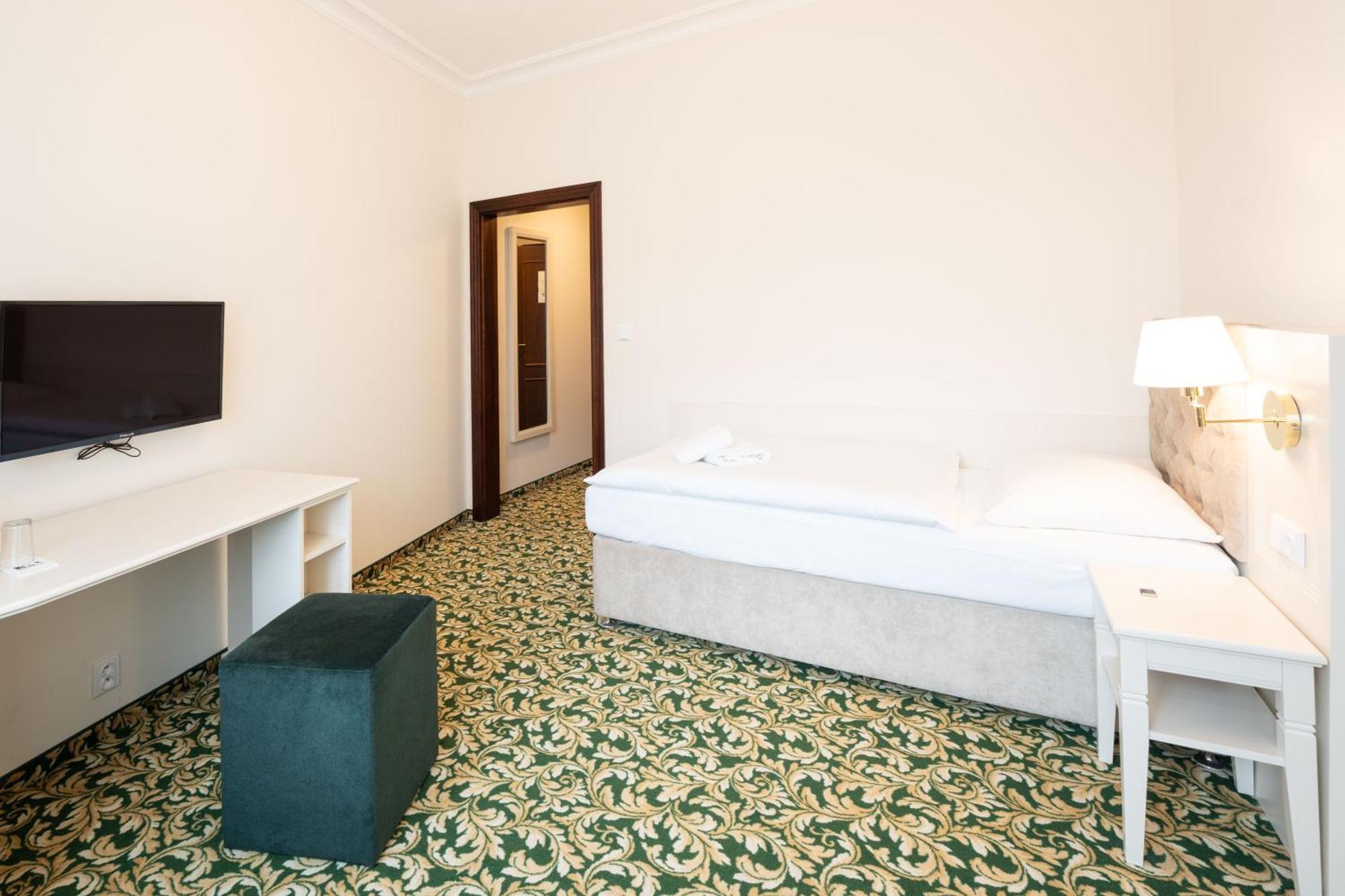 Ea Hotel Elefant Κάρλοβι Βάρι Εξωτερικό φωτογραφία