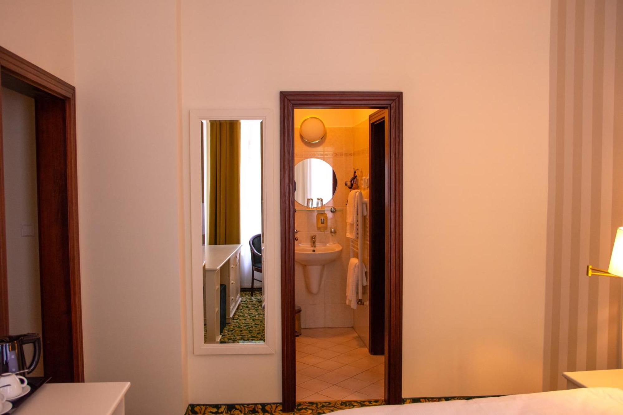 Ea Hotel Elefant Κάρλοβι Βάρι Εξωτερικό φωτογραφία