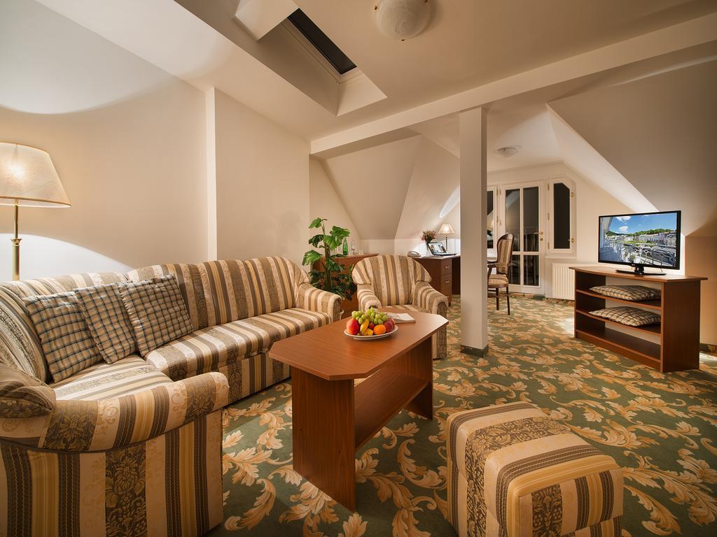 Ea Hotel Elefant Κάρλοβι Βάρι Εξωτερικό φωτογραφία