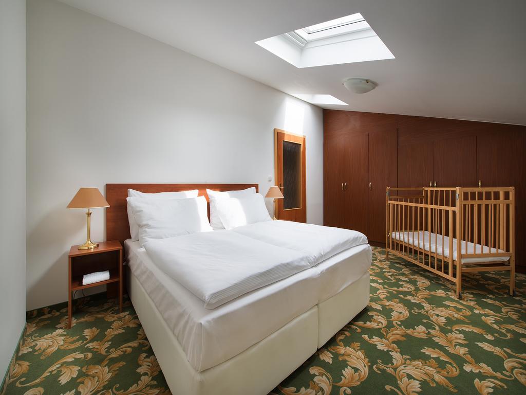 Ea Hotel Elefant Κάρλοβι Βάρι Εξωτερικό φωτογραφία