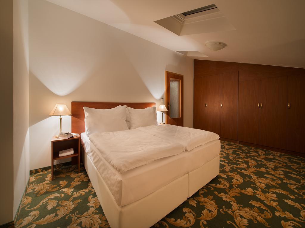 Ea Hotel Elefant Κάρλοβι Βάρι Εξωτερικό φωτογραφία