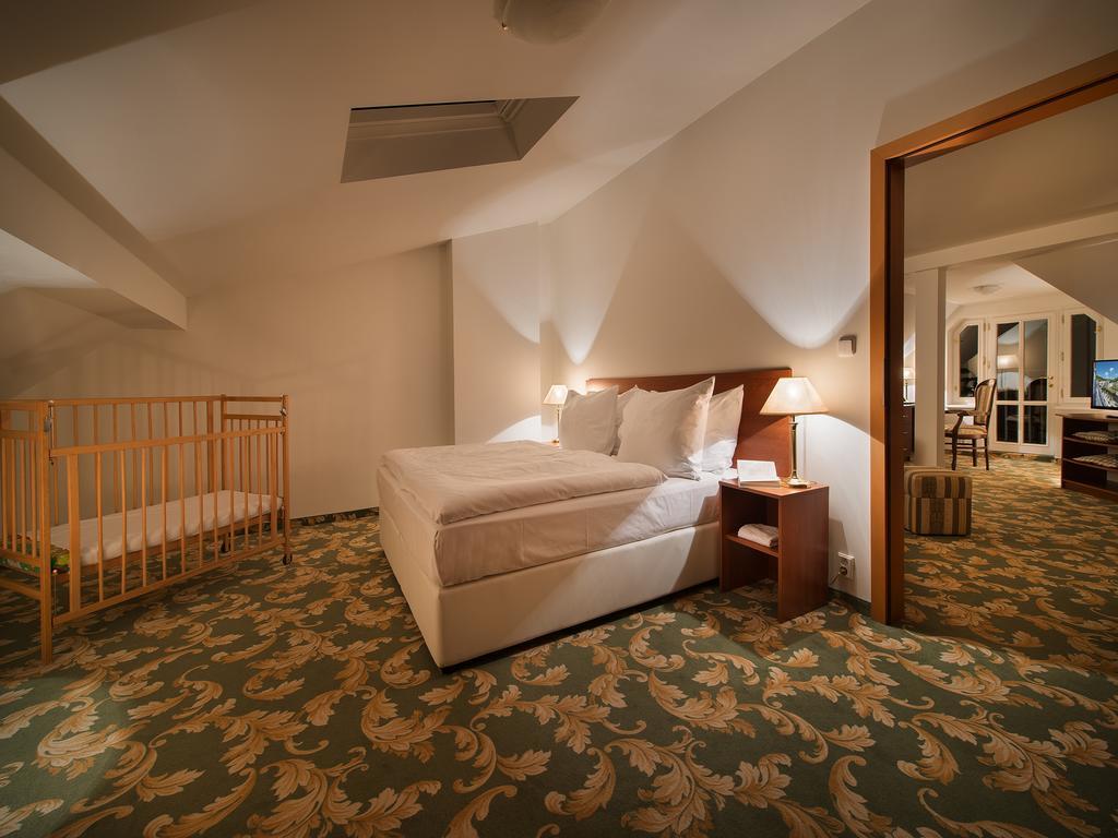Ea Hotel Elefant Κάρλοβι Βάρι Εξωτερικό φωτογραφία
