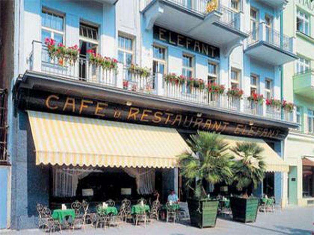 Ea Hotel Elefant Κάρλοβι Βάρι Δωμάτιο φωτογραφία